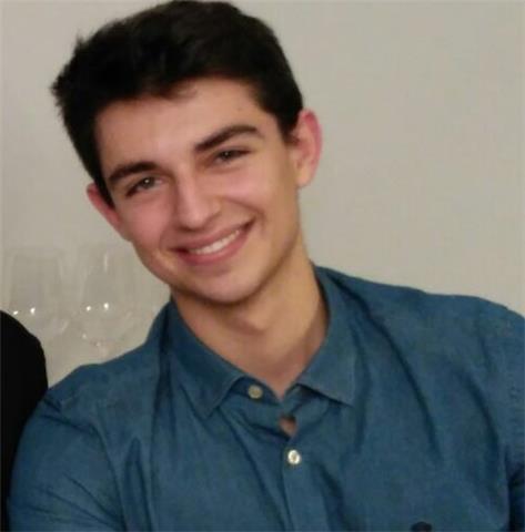 Clases de inglés nivel b2, tengo 20 años y nivel c1 con mención especial, soy estudiante en la universidd de navarra. disponible mañana y tarde