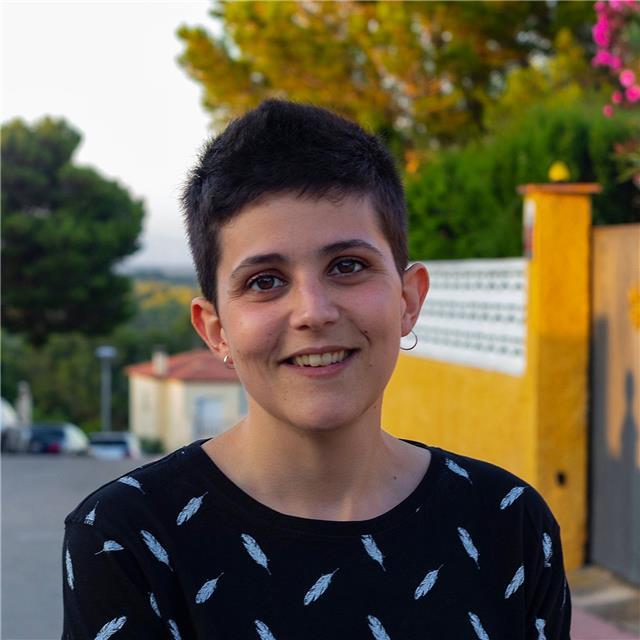 Bioquímica y bióloga molecular actualmente como docente presencial en escuela de adultos ofrece dar clases de repaso de biología y química sobretodo aunque también podría dar matemáticas y física (hasta nivel bachillerato)