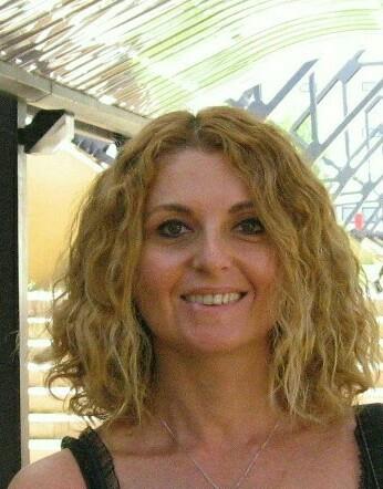 Laureata in medicina veterinaria, insegno biologia e scienze per studenti di scuola media e superiore