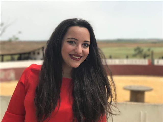 Se ofrecen clases particulares de las ramas de humanidades y ciencias sociales. selectividad y apoyo en redacción de trabajos académicos, tfg, etc