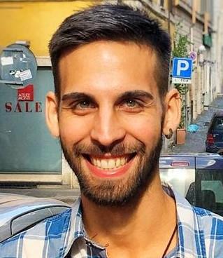 Insegnante madrelingua italiano offre lezioni di italiano, sia a ragazzi che ad adulti. Metto al primo posto lo studente, i suoi bisogni e i suoi interessi, per aumentare la sua motivazione ed eliminare lo stress. Imparare può essere anche divertente!