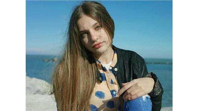 Studentessa dal liceo linguistico