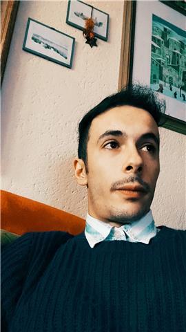 Laureato in giurisprudenza e praticante presso studio legale (laurea specialistica,5 anni ciclo unico) impartisce lezioni di diritto civile, penale, amministrativo, tributario a studenti di tutte le età