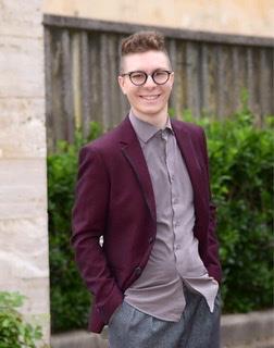 Laureato in politiche sociali e servizio sociale