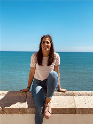 Zoom lessons- are you struggling with your english? let's talk about it! 1 to 1 or small groups english lessons in terrassa mestra de primària