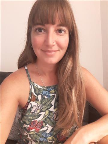 Soy profesora de nivel inicial y de educacion primaria. nací en argentina y tengo un buen nivel de inglés hablado y escrito. me apasiona dar clases a niños pequeños