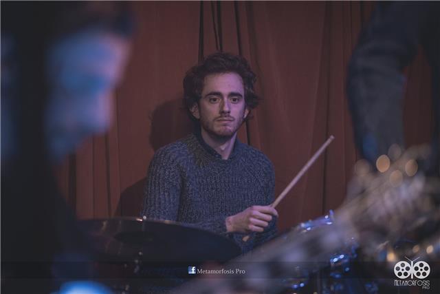 Insegnante di musica: batteria, percussioni, basso, teoria e solfeggio