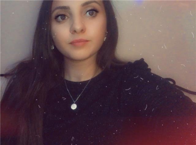 Soy estudiante de magisterio primaria, me encantan los niños y enseñar, imparto clases de castellano, matemáticas, ciencias sociales y naturales y inglés