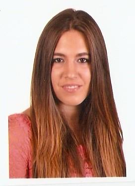 Maestra imparte clases de apoyo en materias de primaria e inglés