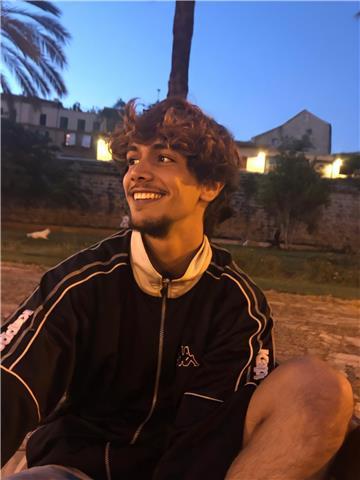 Profesor de matemáticas o de lengua castellana a nivel de bachiller y secundaria se ofrece a dar clases de repaso en mallorca. poseo titulo de monitor de tiempo libre y gran facilidad para tratar con niños o adolescentes