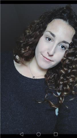 Alunna frequentante il 5° anno di liceo linguistico, con esperienza di exchange student per un anno in Germania. Preparata anche in iglese e spagnolo