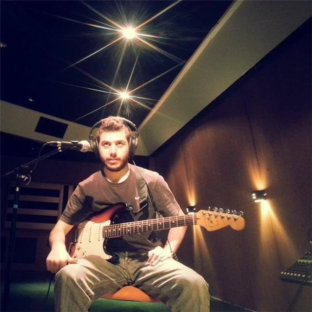 Profesor de guitarra y música. 20 años de experiencia tocando y enseñando