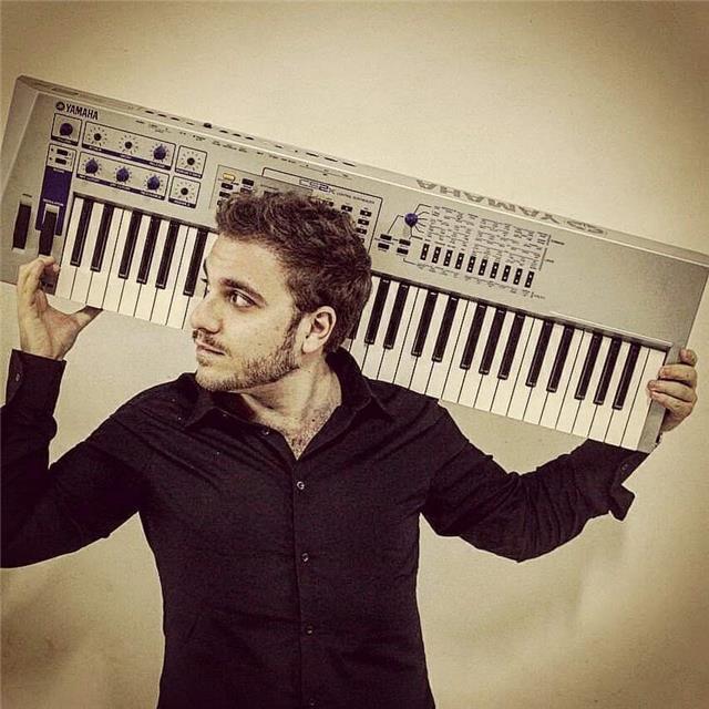 Impartisco lezioni di pianoforte, teoria musicale, armonia, composizione