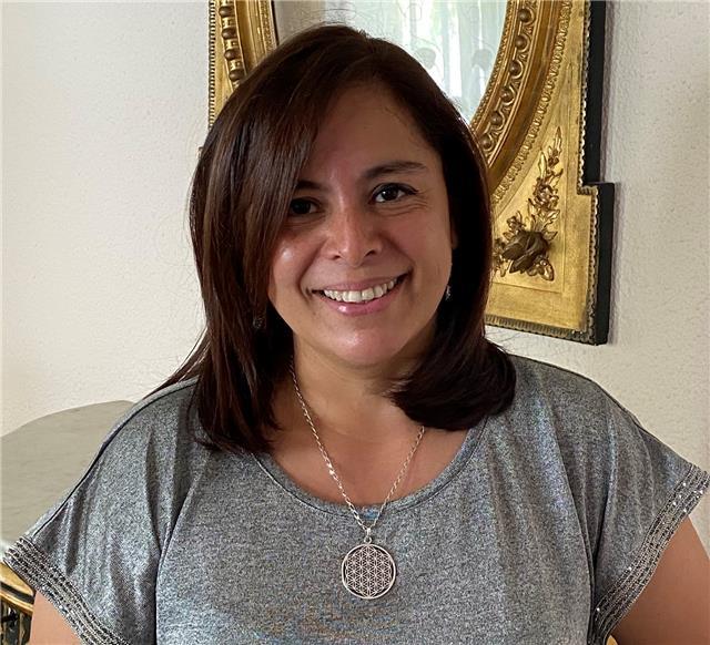 Filóloga inglesa ofrece clases particulares online. horario de mañanas y medio día únicamente. ocho años de experiencia en docencia de esta lengua