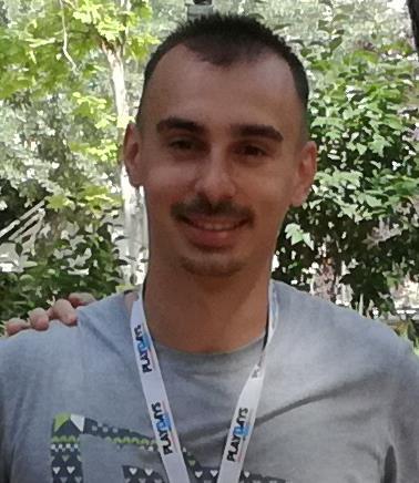 Personal trainer, laureato magistrale in scienze motorie, con esperienza nel rimodellamento corporeo e nello sviluppo delle prestazioni fisiche