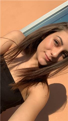Diplomata al liceo linguistico, offro lezioni di spagnolo, italiano, storia, arte per le superiori.
Aiuto compiti per i bambini e i ragazzi della scuola elementare e media