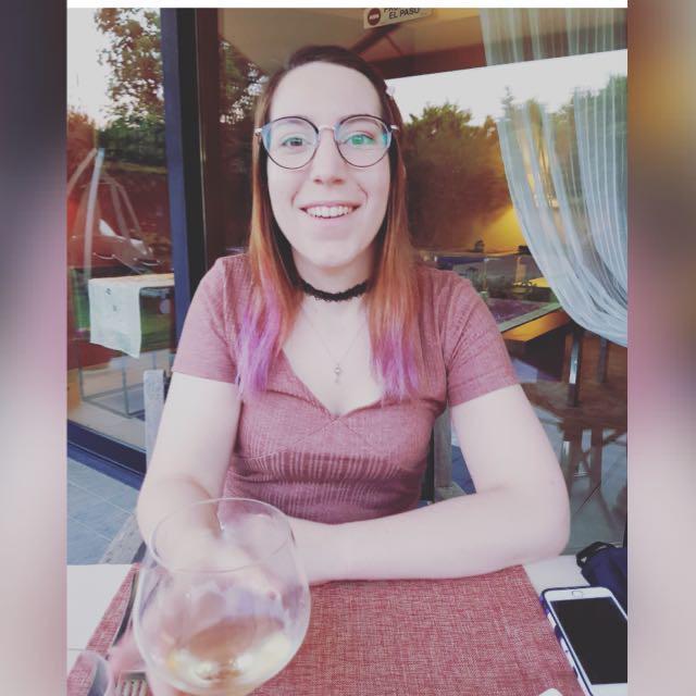 Profesora y psicóloga en Barcelona con nivel Advanced de inglés y experiencia enseñando inglés imparte clases personalizadas a tu nivel y necesidades.
- Writting, listening, speaking, reading: reforzaremos donde tú quieras.
- Deberes: te ayudo a hacerlos 