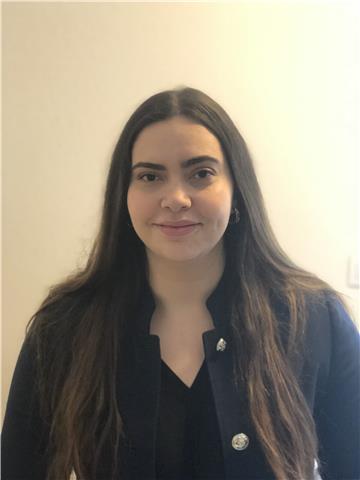 Étudiante à l’école de commerce de Montpellier, je serai ravie de vous aider dans vos cours d'anglais, une matière que je considère comme ma passion linguistique