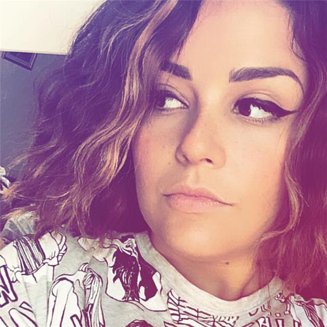 Laureata in Canto jazz al conservatorio di Salerno,insegno da circa 4 anni canto moderno.Cerco allievi /e che vogliano approcciarsi all arte del canto,riconoscendo il proprio stile e la propria originalità