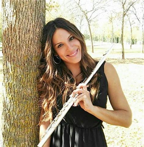 Profesional de flauta travesera, con 15 años de experiencia imparte clases de solfeo, flauta dulce y travesera, piano y lenguaje musical