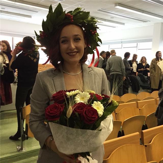 Insegnante di inglese per bambini, adolescenti (scuole elementari, medie, licei) e adulti (anche business).
Laureanda in Scienze del Linguaggio (glottodidattica) con specializzazione nell'insegnamento delle lingue straniere presso l'Università Ca' Foscari