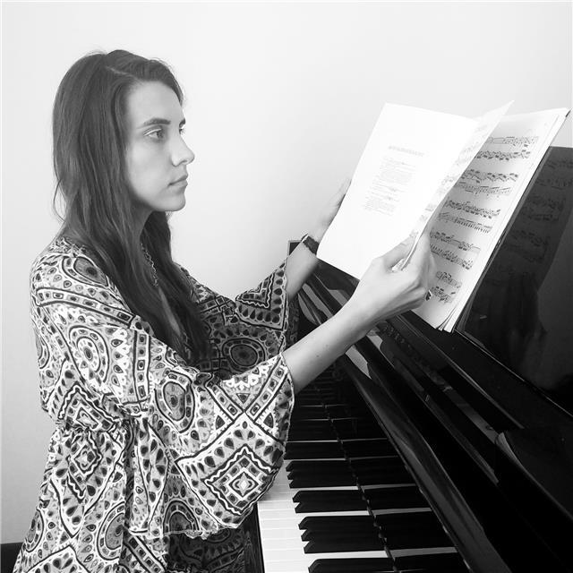 Insegnante di pianoforte classico, teoria