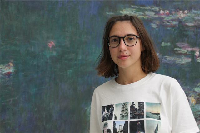 Studentessa appena diplomata al liceo classico offre ripetizioni a ragazzi delle superiori di latino e aiuto compiti a bambini delle elementari e medie in tutte le materie