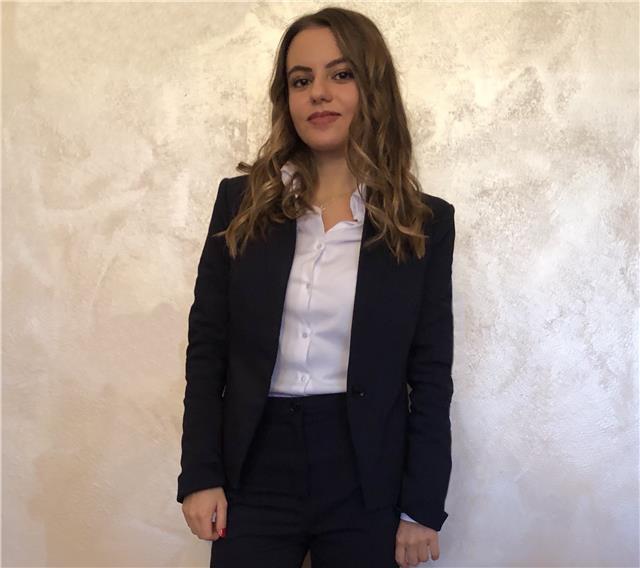 Laureata in lingue, offro lezioni e aiuto compiti in inglese