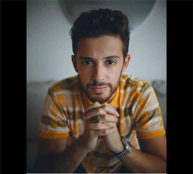 Professeur d espagnol de 19 ans seulement!niveau bac +2 ,enseigne depuis près d un an maintenant.Je m adapte au mieux en fonction de ton niveau pour te faire réellement progresser tout en prenant plaisir! Uniquement par Whatsapp
