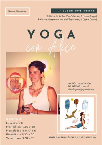 Insegnante di Yoga svolge lezioni online individuali adattate alle esigenze della persona
