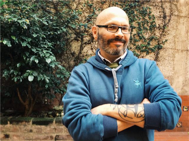 Perfecciona tu inglés con un hablante nativo y escritor con 14 años de experiencia enseñando inglés