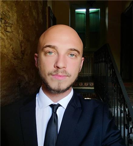 Laureando con ottima conoscenza di inglese, francese e spagnolo offre lezioni di lingue a ragazzi e adulti