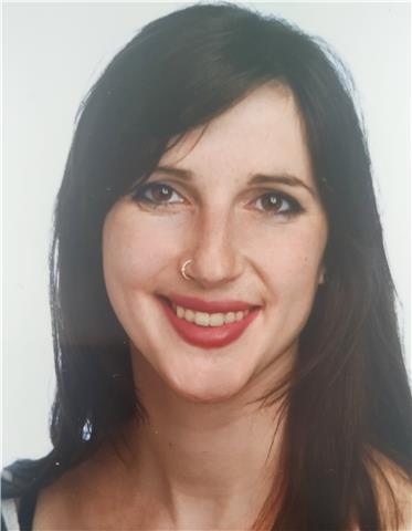 Me considero una persona muy responsable y volcada en mi trabajo. además me encanta enseñar por lo que trabajo con gran motivación y entusiasmo