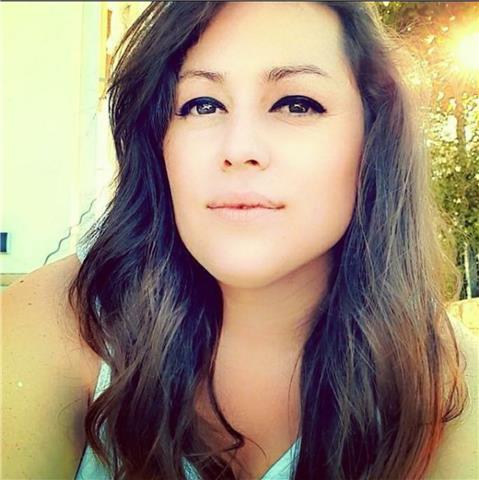 Diseñadora gráfica graduada en bellas artes. clases particulares relacionadas con el diseño gráfico y las artes