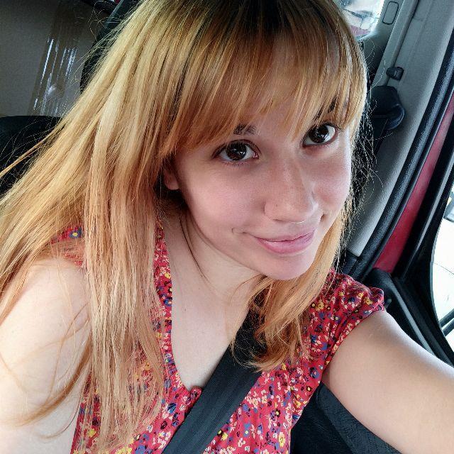 Me llamo alicia, me defino como una persona muy paciente, me gusta tratar con los niños ya que me meta es ser educadora infantil. doy clases a niños de primaria