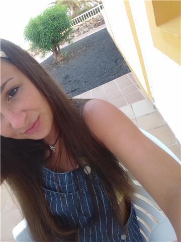 Doy clases a nivel de infantil y primaria para cualquier asignatura. adoro a los niños y me encantaría poder formar parte de esta empresa