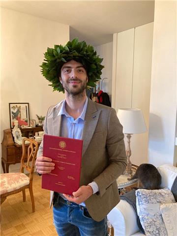 Laureato con Lode in Lettere Classiche