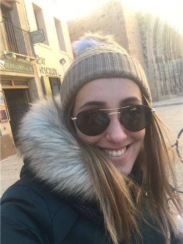 Soy graduada en magisterio y tengo el máster en dificultades del aprendizaje y trastornos del lenguaje. ofrezco clases particulares individuales