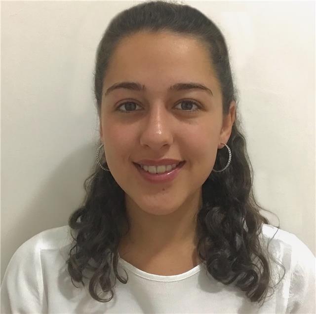 Ofrezco clases de inglés a niños entre 0 y 10 años. tengo el título oficial c1 de cambridge.daria clases en sevilla u online