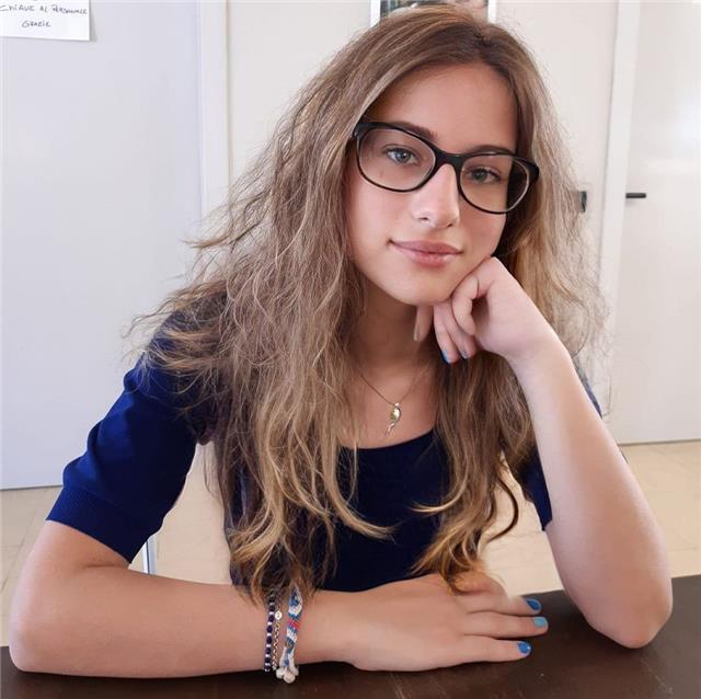 Educatrice si rende disponibile ad aiuto compiti e ripetizioni
