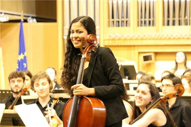 Profesora de violonchelo para todas las edades y todos los niveles