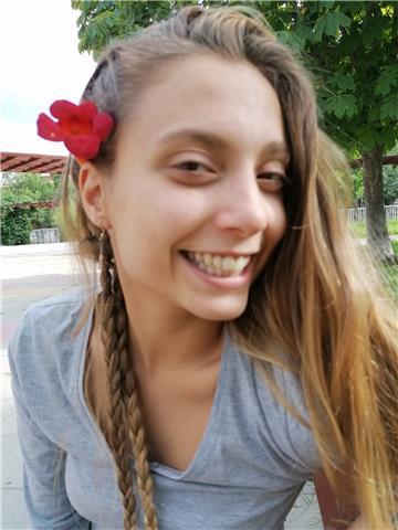 Estudiante de universidad (conservación y restauración del patrimonio cultural, ucm) ofrece clases de lengua y literatura a estudiantes de la e.s.o. y bachillerato