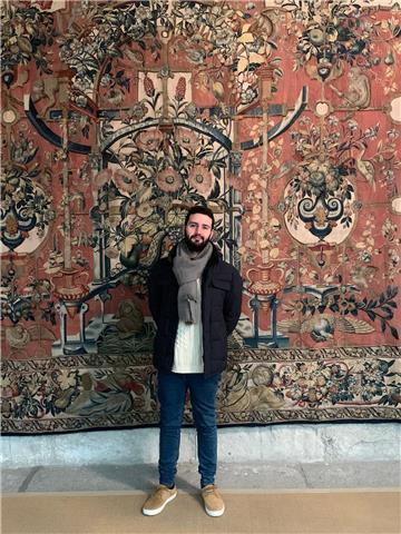 Graduado en filología hispánica ofrece clases de lengua y literatura castellana, así como de inglés, filosofía y literatura universal