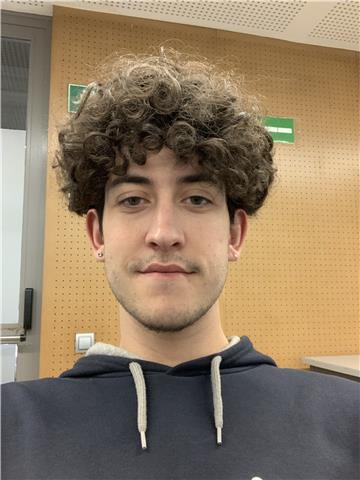 Siempre me ha apasionado el inglés. estudio la lengua desde los 5 años y he aprobado el first y el advanced por mi cuenta. la carrera que hago también es completamente en inglés