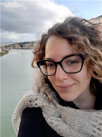 Laureata in scienze linguistiche e comunicazione interculturale con votazione di 110 e lode, impartisce ripetizioni di italiano storia e geografia a studenti di scuola secondaria di primo e secondo grado