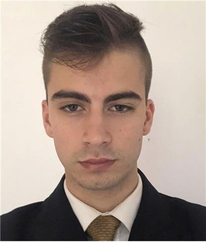 Soy un joven que imparte clases tanto a jóvenes en la ESO y bachillerato como a adultos que quieren aprender el idioma desde cero, ya sea para viajar o para aplicarlo al trabajo