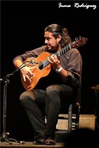 Guitarrista profesional con amplia trayectoria demostrable y experiencia en cursos y magisterios imparte clases de guitarra flamenca y clásica, también solfeo y lenguaje musical a todos los niveles