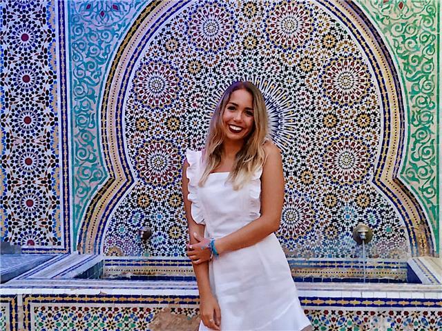 Voy a emprender clases de historia, especializándome en educación de la eso y bachiller. tengo buen trato con los adolescentes y la buena comunicación desborda en mi, por ello me puedo comprometer a enseñar otra asignatura que el alumno necesite