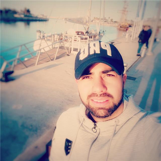 Profesional en clases de preparación física, entrenamiento personalizado, fútbol, voleibol, masajes deportivos, terapéuticos y relajantes