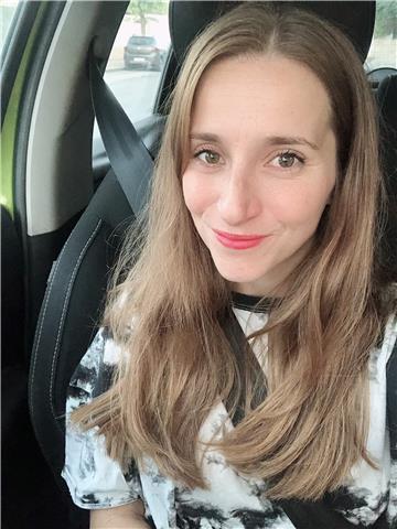 Soy bea, experiencia en clases particulares, pero sobre todo ayudo a cambiar la forma de estudiar, ayudo a organizarse y que el estudio sea divertido. primaria y secundaria todas las materias y bachillerato economía y matemáticas